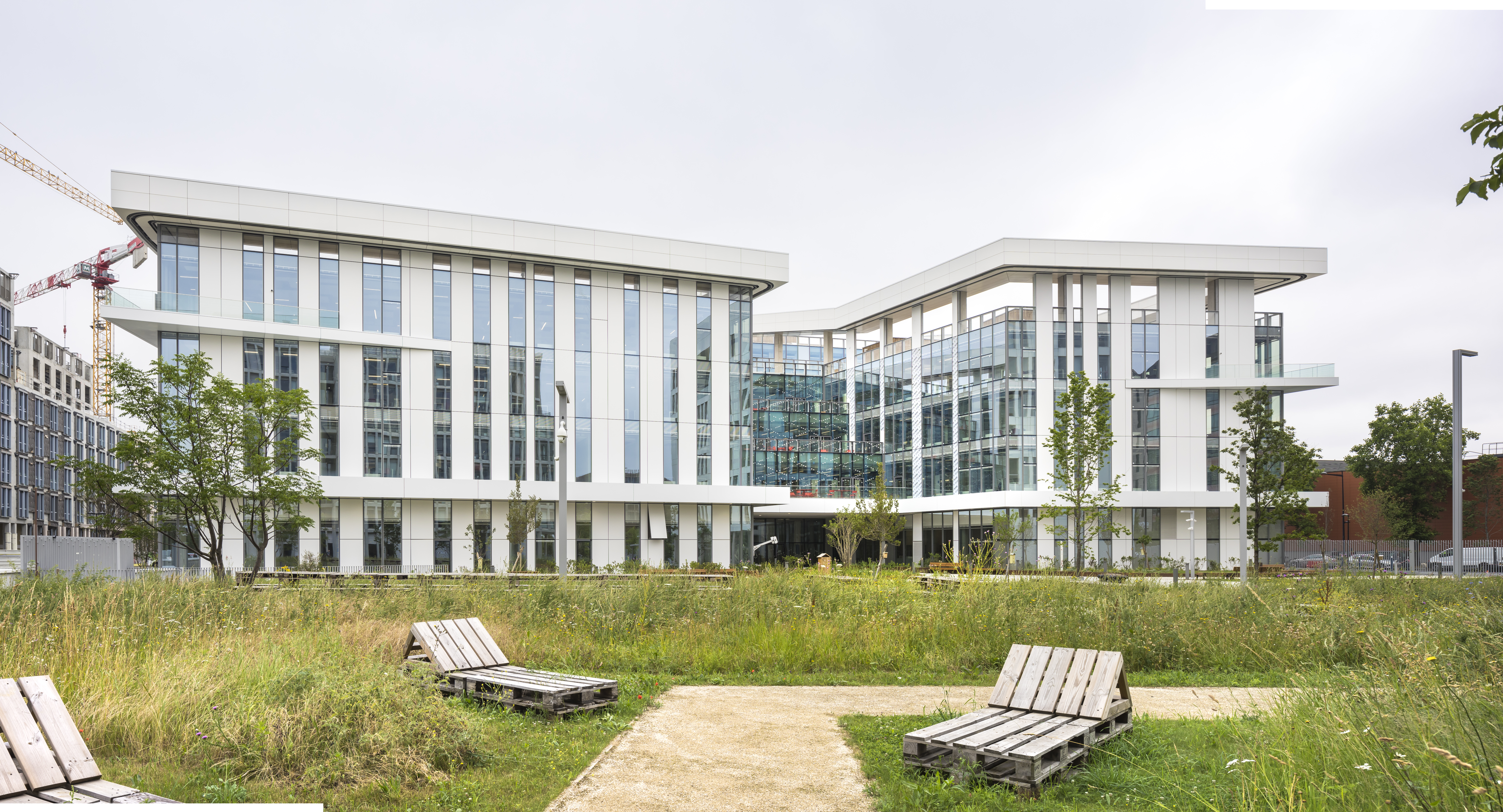 Le Grand équipement documentaire, entrée sud vue du jardin
