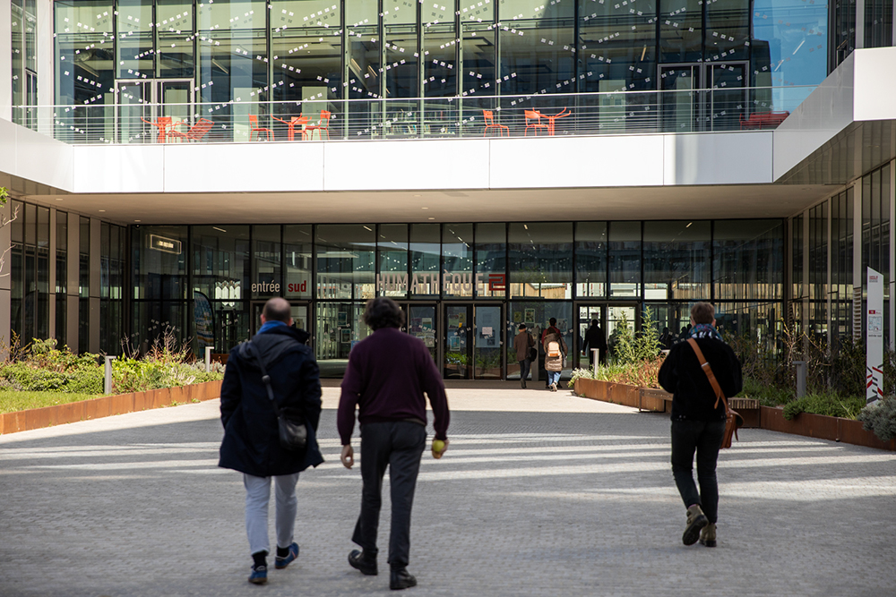 Photo de l'entrée sud de l'Humathèque - 2023